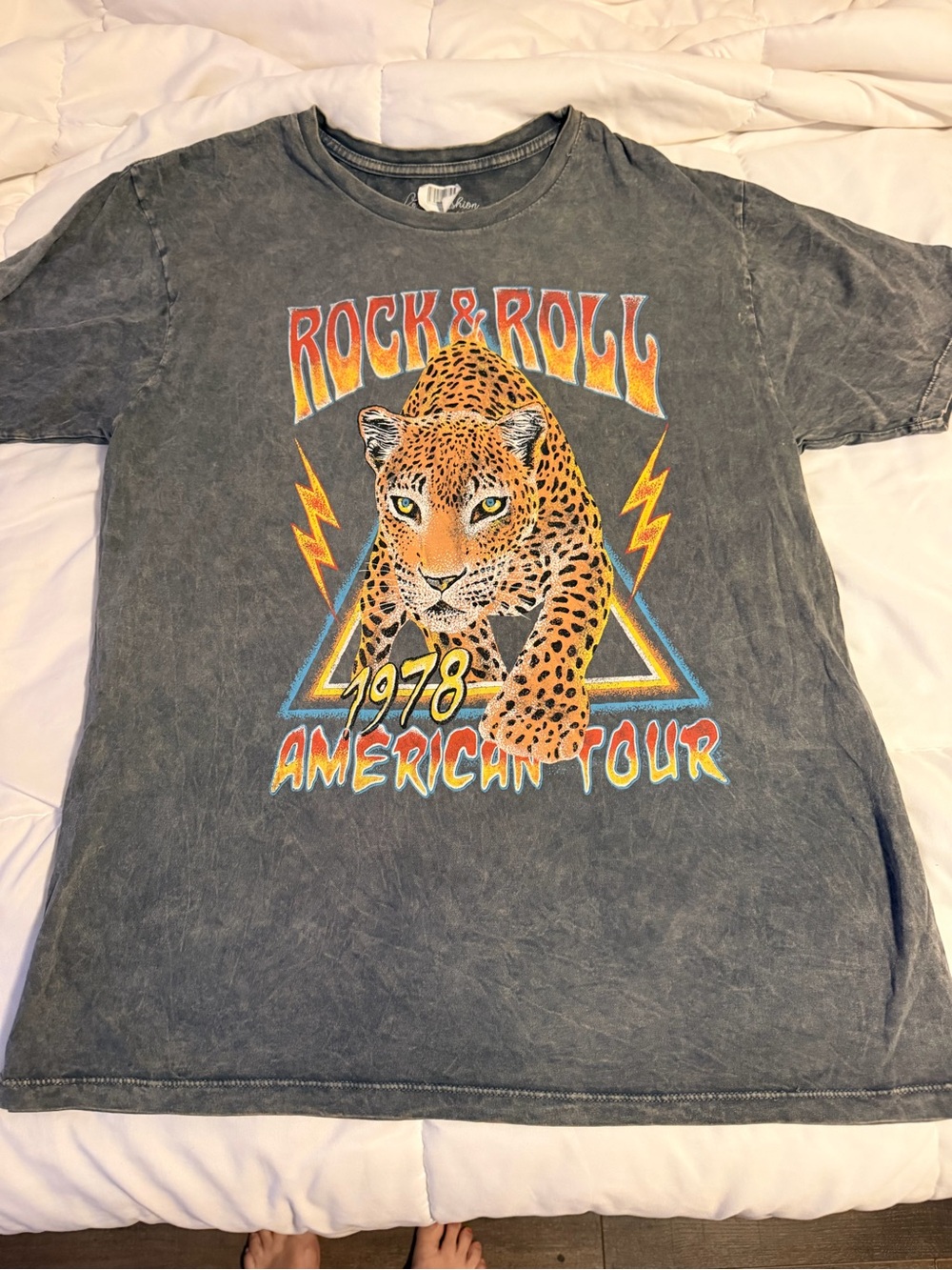 Women’s Rock & Roll Graphic Tee - Gray with Leopard Print boutique brand size L